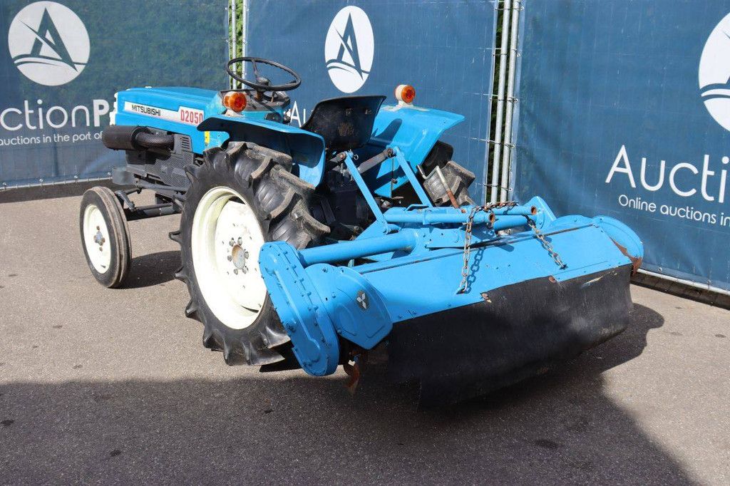 Mitsubishi D2050 Diesel-Kleintraktor, 20 PS, mit Grubber