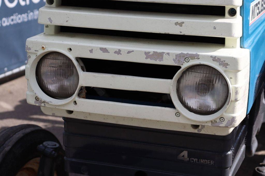 Mitsubishi D2050 Diesel-Kleintraktor, 20 PS, mit Grubber