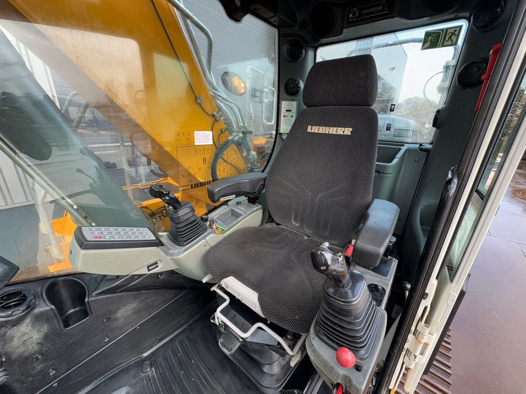 Liebherr R926 LC