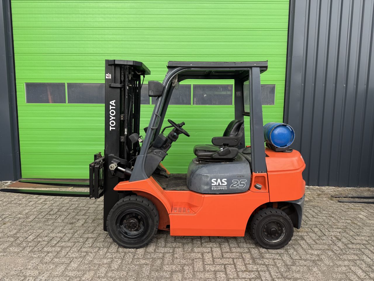 Nette Toyota 7FGF25 heftruck, 2500 kg, triplex 4,70M