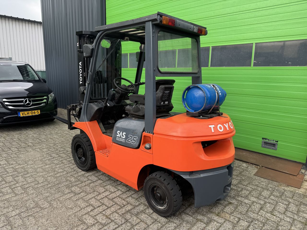 Nette Toyota 7FGF25 heftruck, 2500 kg, triplex 4,70M