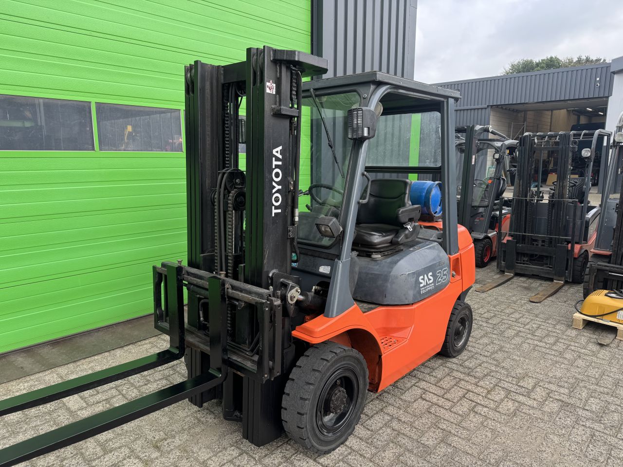 Nette Toyota 7FGF25 heftruck, 2500 kg, triplex 4,70M