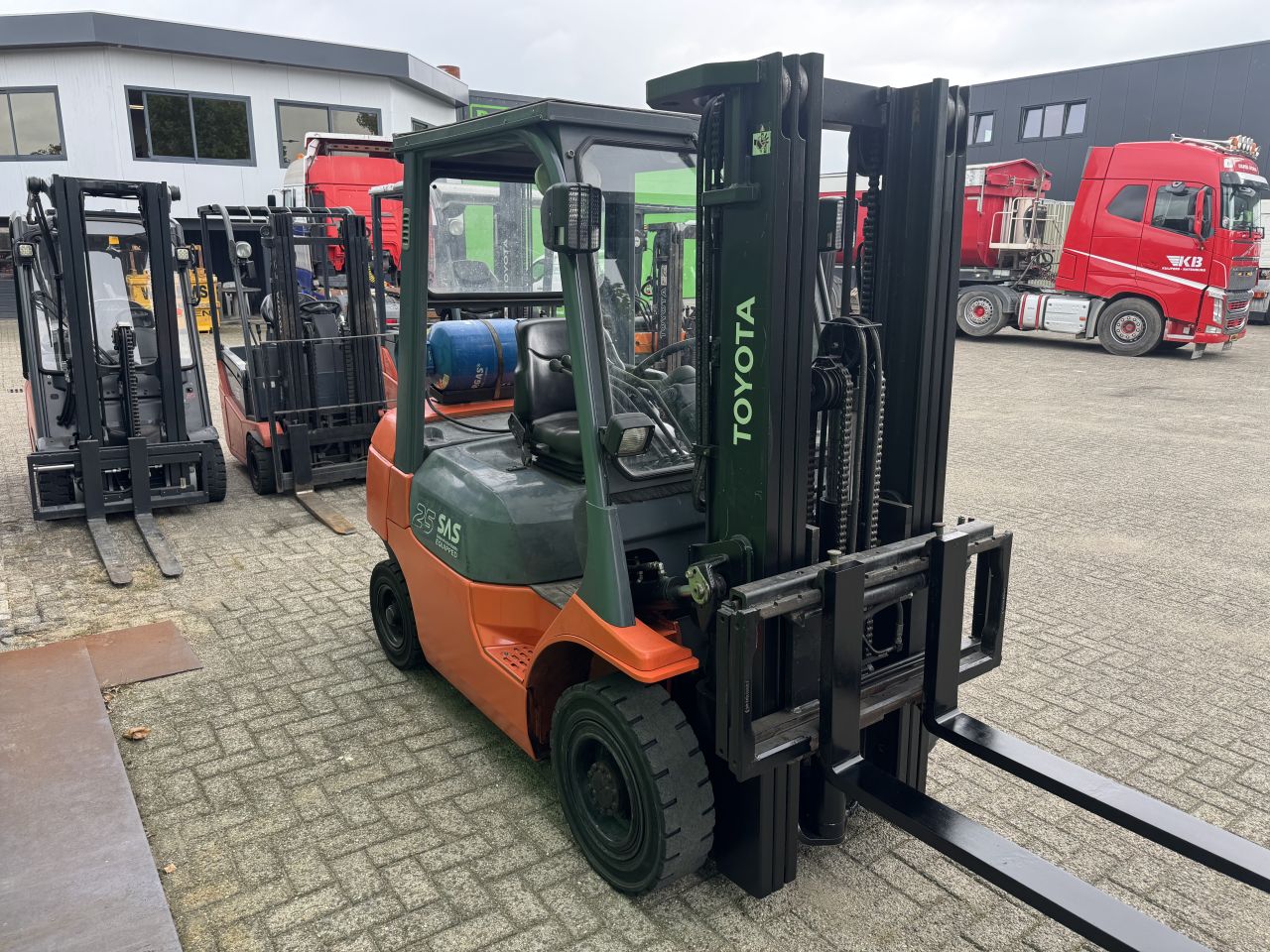 Nette Toyota 7FGF25 heftruck, 2500 kg, triplex 4,70M