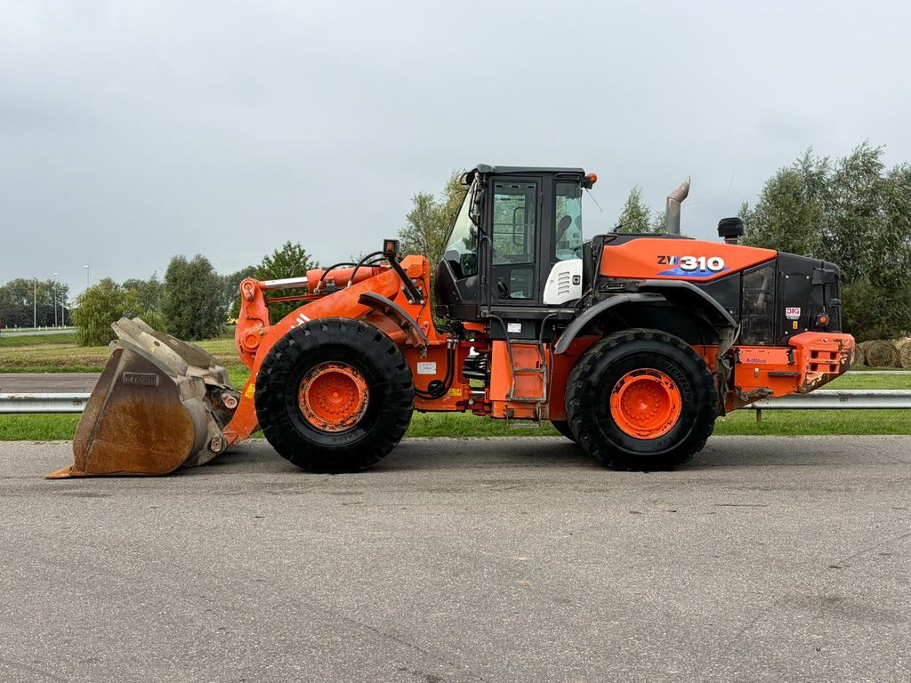 Hitachi ZW310-6