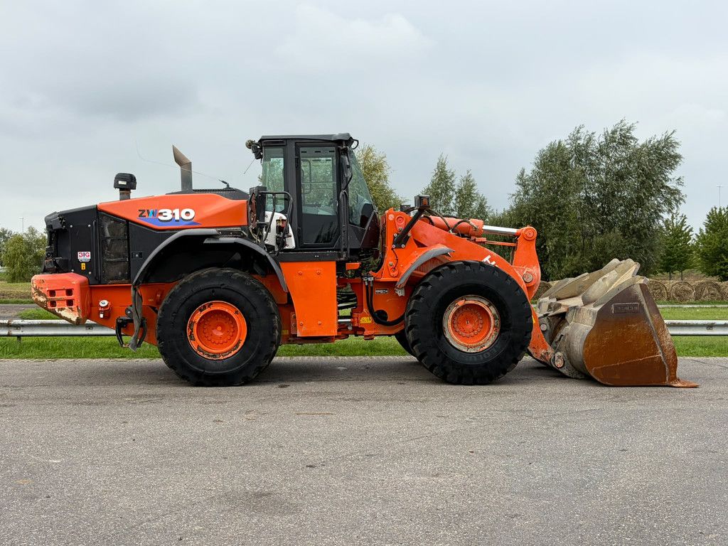 Hitachi ZW310-6