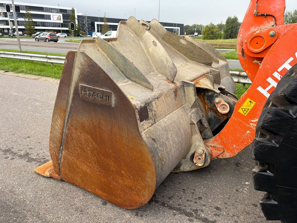 Hitachi ZW310-6