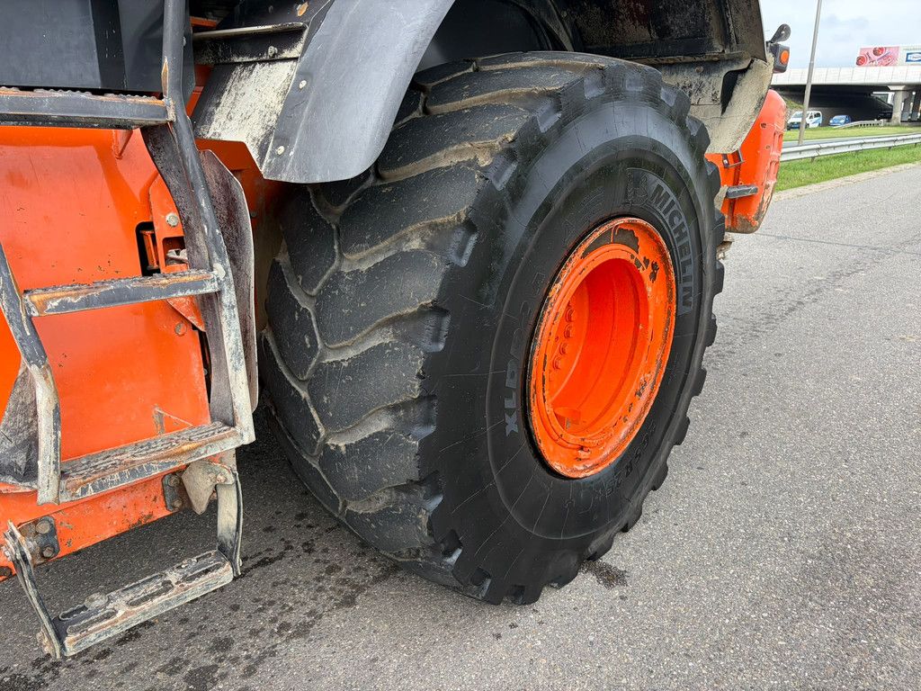 Hitachi ZW310-6