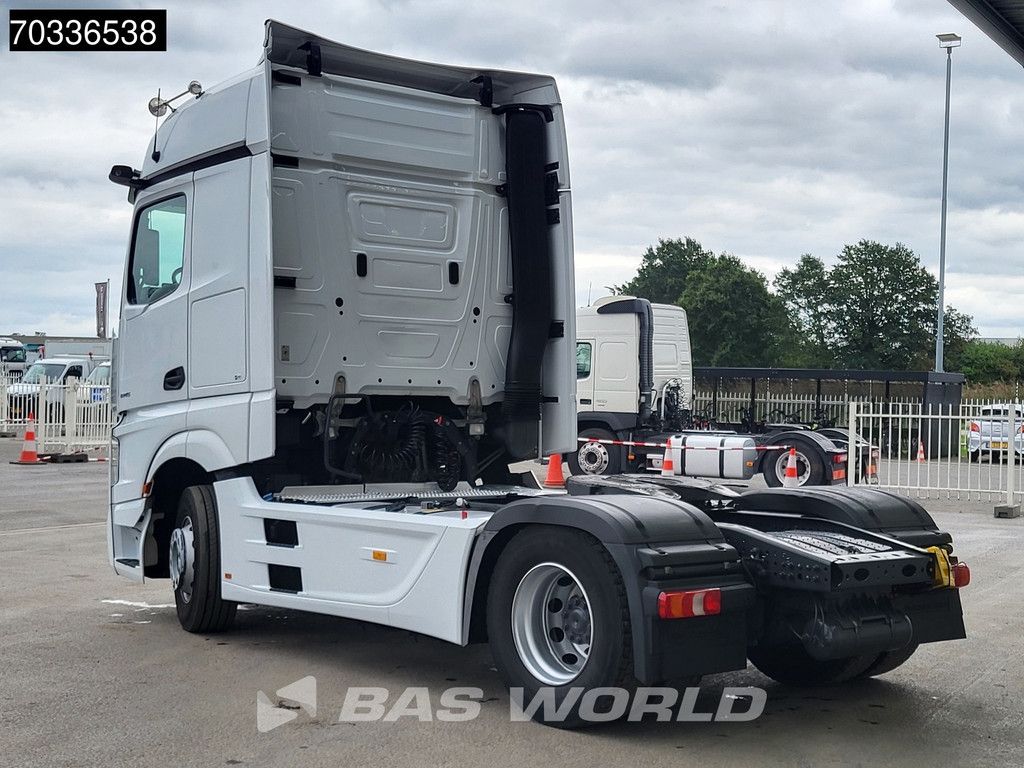 Mercedes Actros 1845 4X2 BigSpace Retarder 2x Tanks ACC Navi