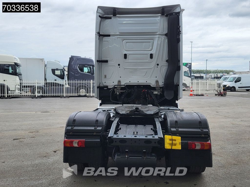 Mercedes Actros 1845 4X2 BigSpace Retarder 2x Tanks ACC Navi