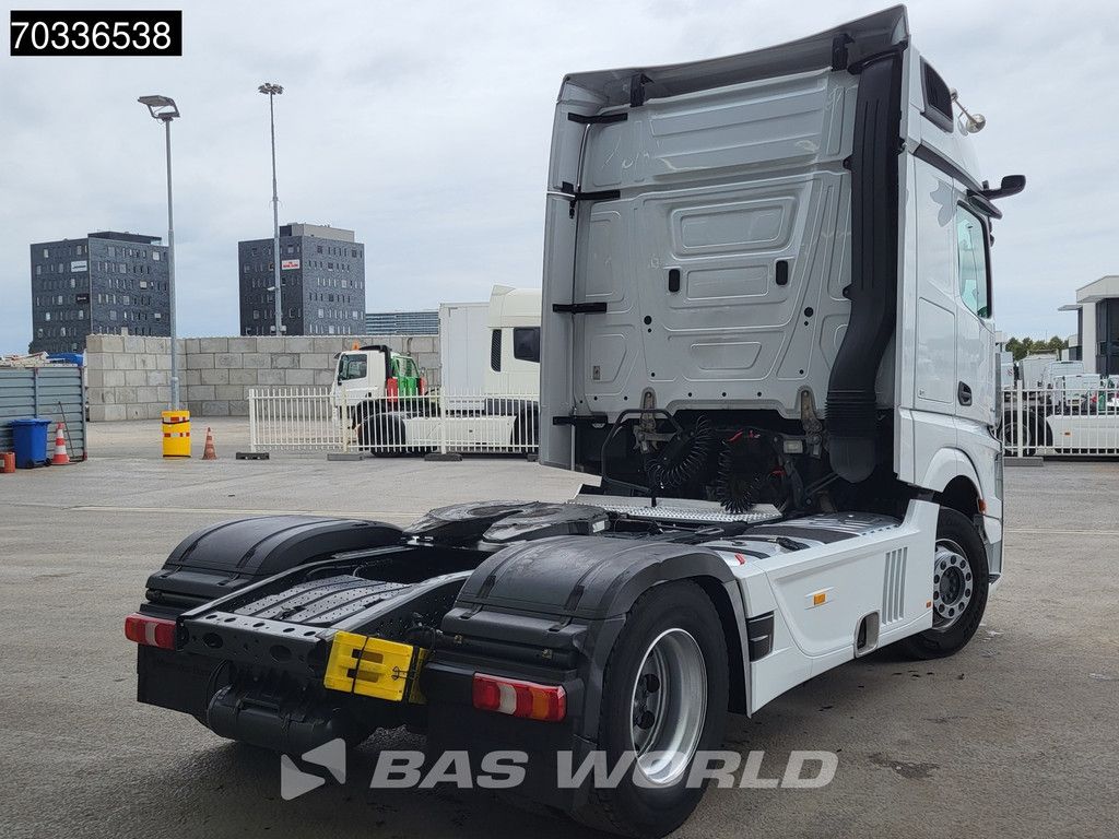 Mercedes Actros 1845 4X2 BigSpace Retarder 2x Tanks ACC Navi