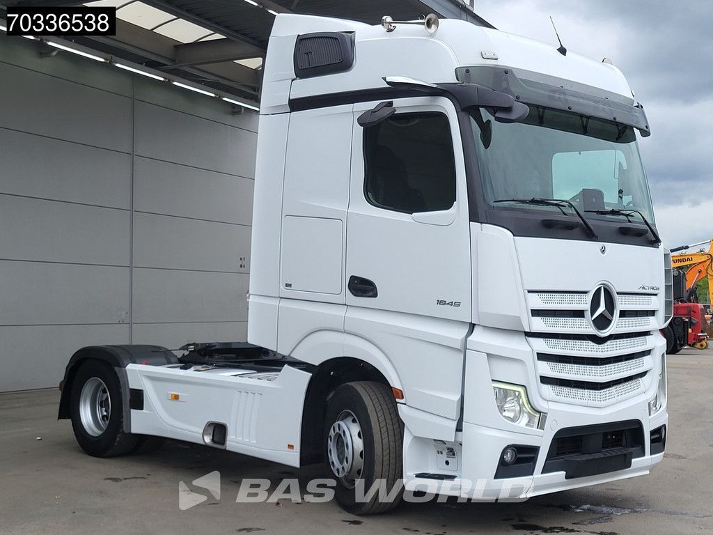 Mercedes Actros 1845 4X2 BigSpace Retarder 2x Tanks ACC Navi