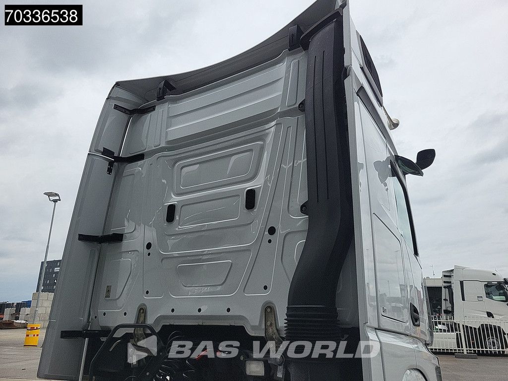 Mercedes Actros 1845 4X2 BigSpace Retarder 2x Tanks ACC Navi