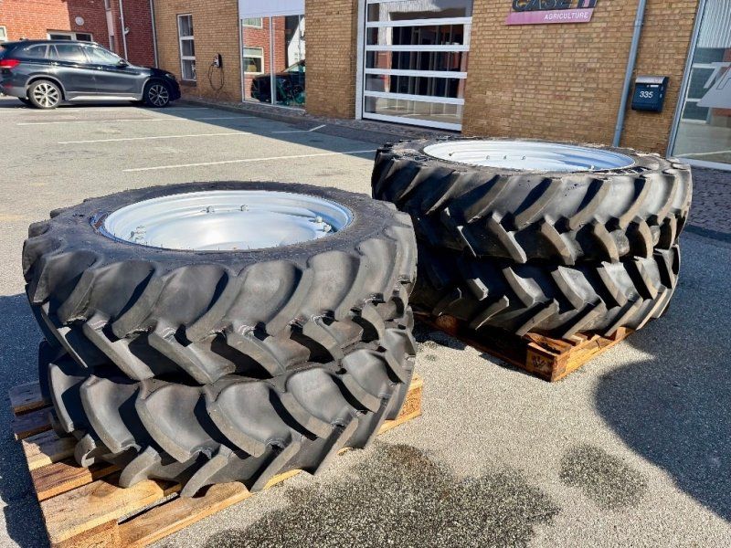 Mitas AC85 280/85 R28 & 340/85 R38