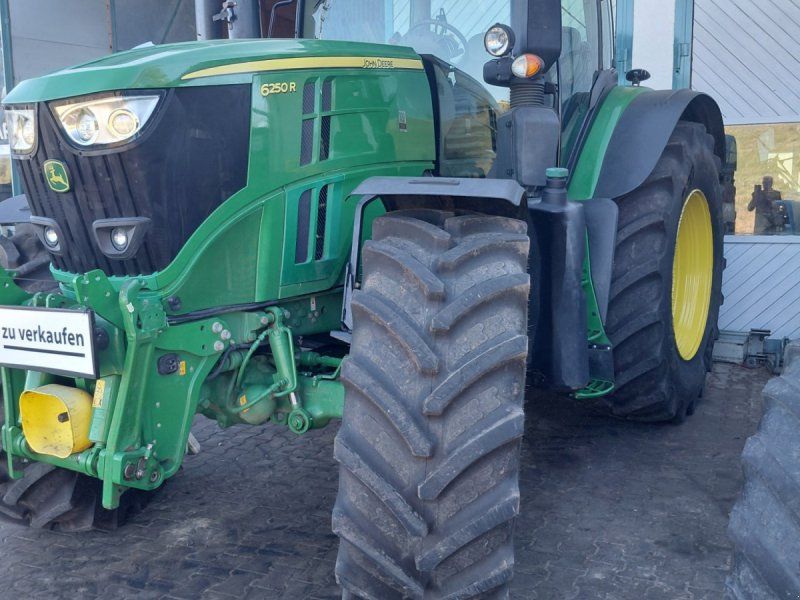 John Deere 6250R