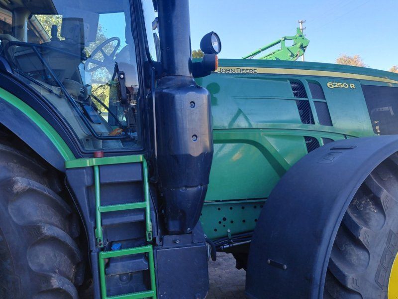 John Deere 6250R