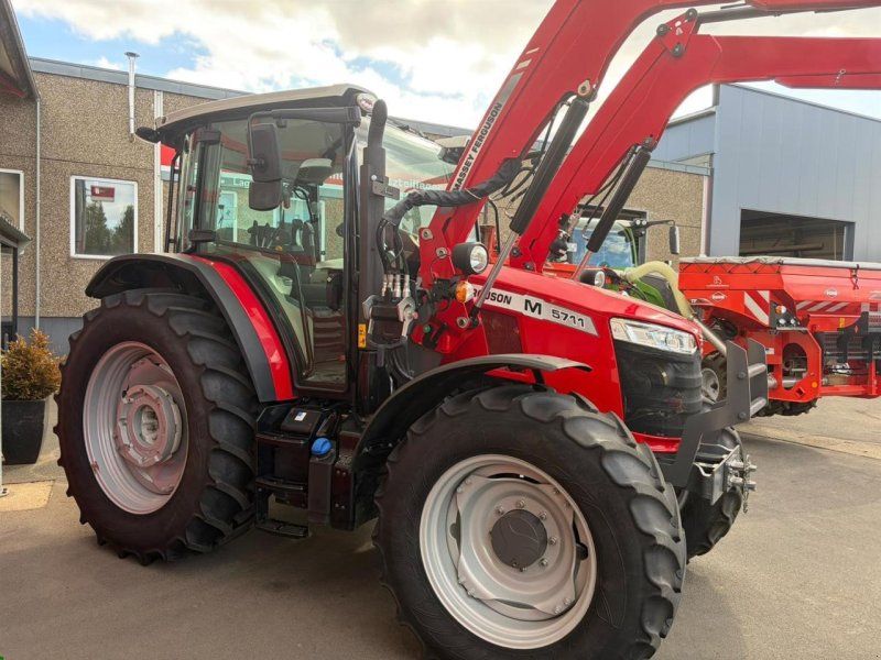 Massey Ferguson 5711 M Dyna-4