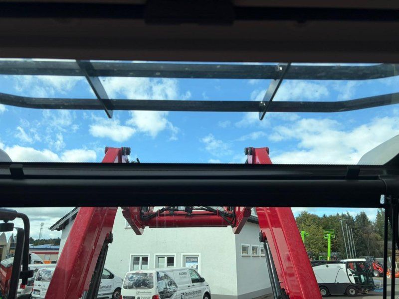 Massey Ferguson 5711 M Dyna-4
