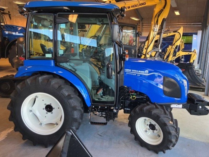 New Holland Boomer 35 CAB ST5