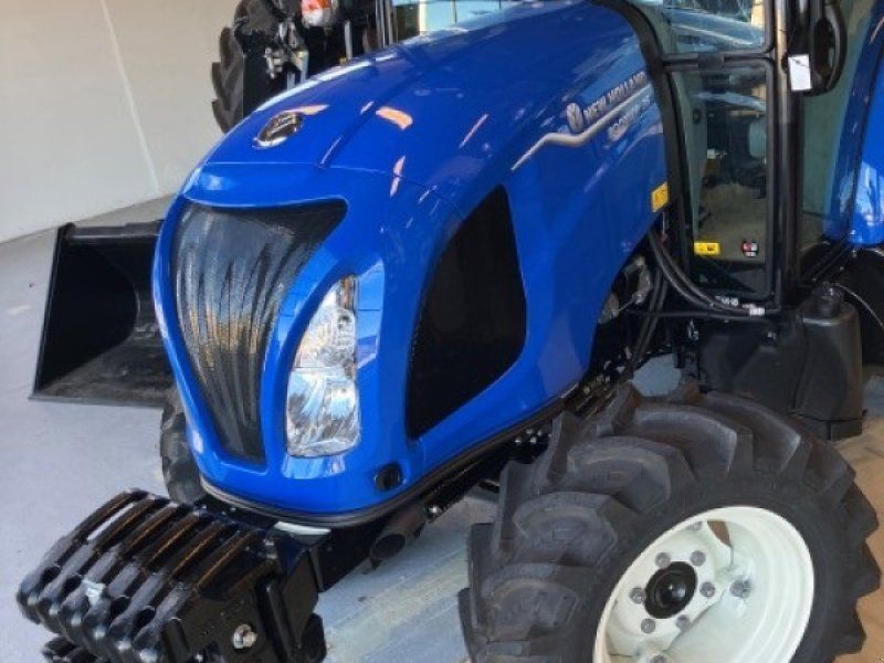 New Holland Boomer 35 CAB ST5