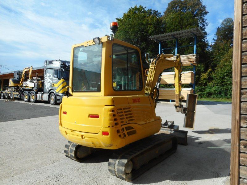 Takeuchi TB235 ( 3.605kg ) mit Powertilt + hydr. SW + 3 L