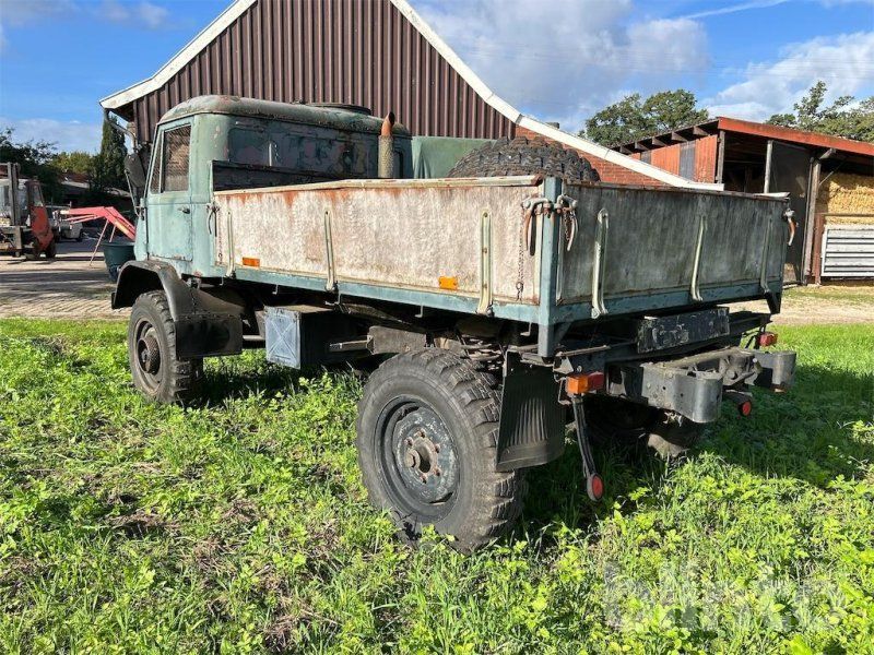 Mercedes-Benz 404 (U80)
