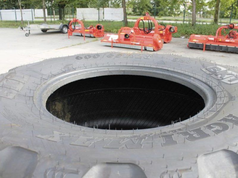 BKT 600/65 R28