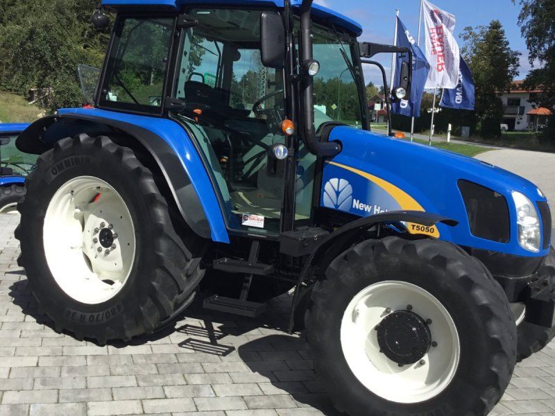 New Holland T5050
