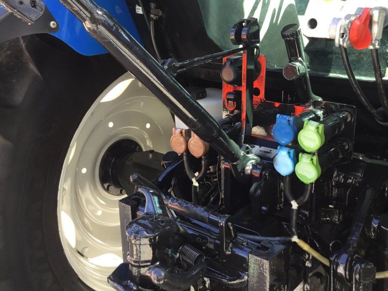 New Holland T5050