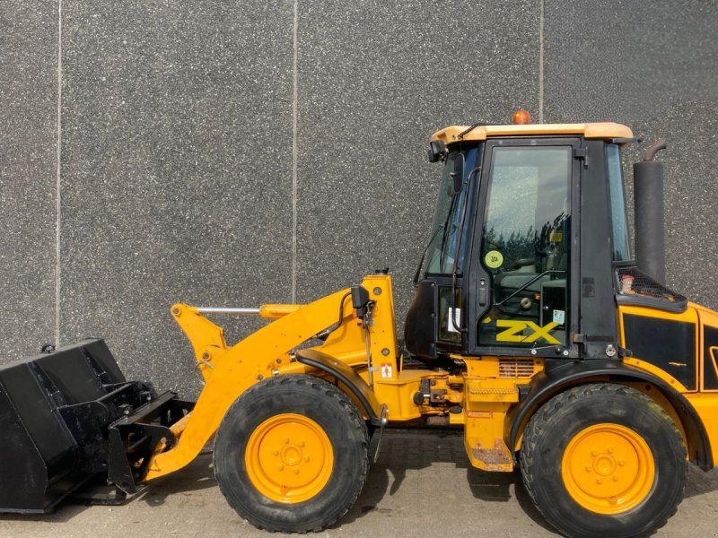 JCB 407