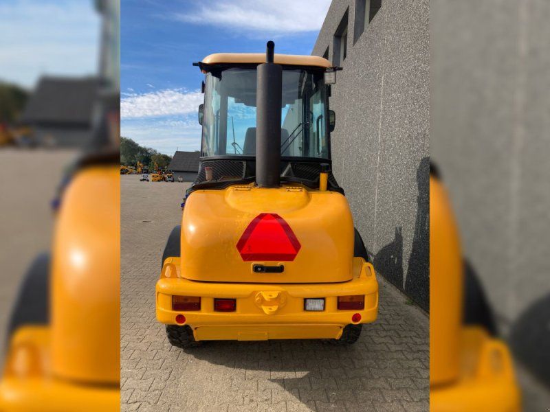 JCB 407