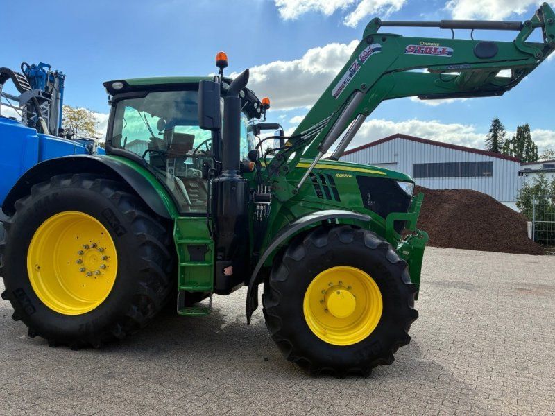 John Deere 6215R