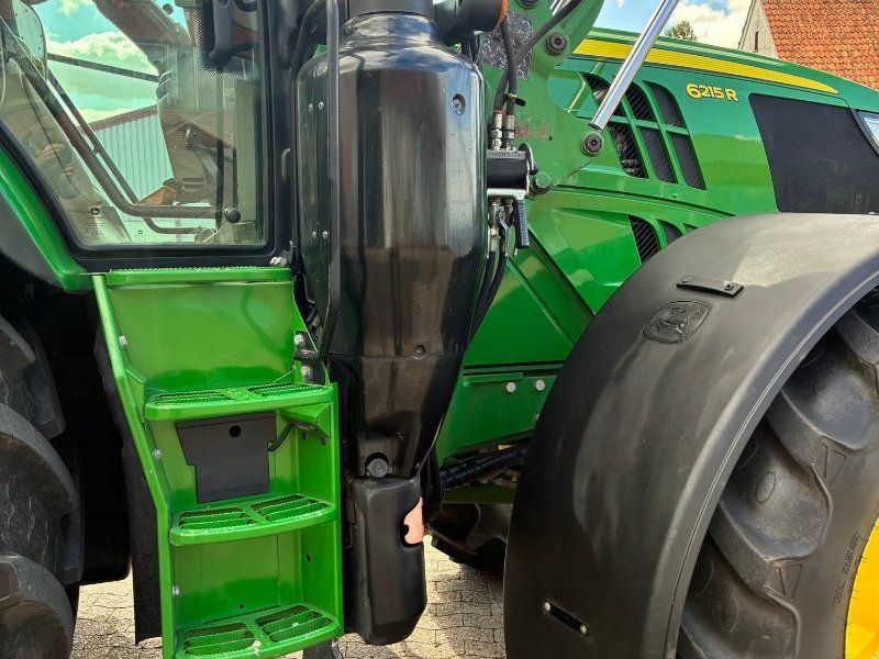 John Deere 6215R