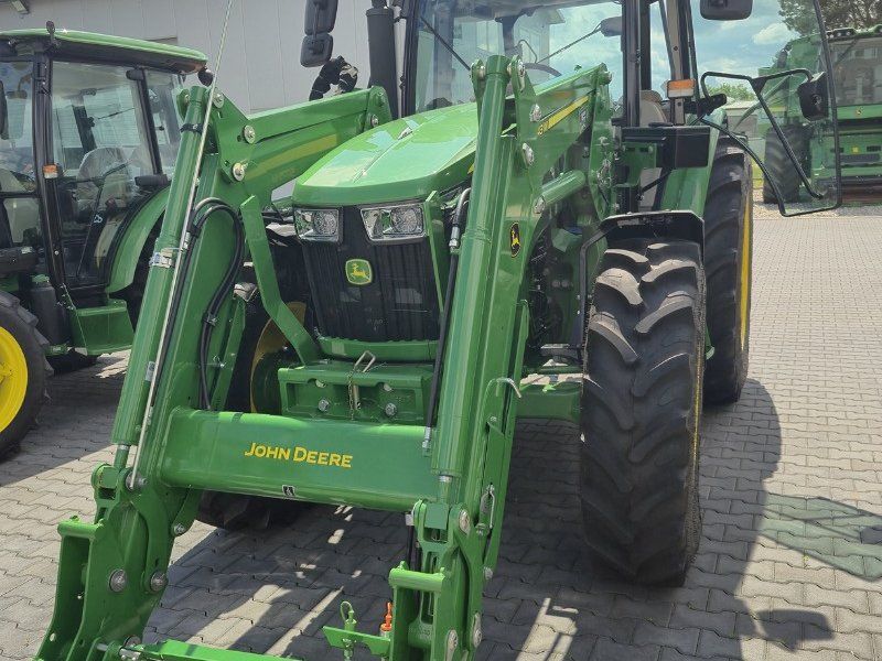 John Deere 5075M