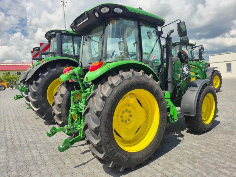 John Deere 5075M