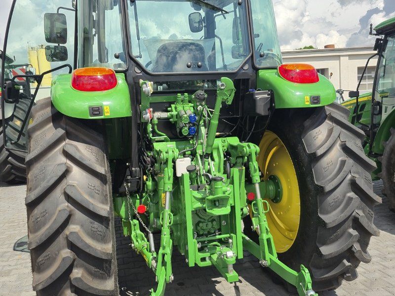 John Deere 5075M