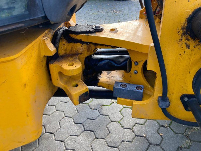 JCB 409