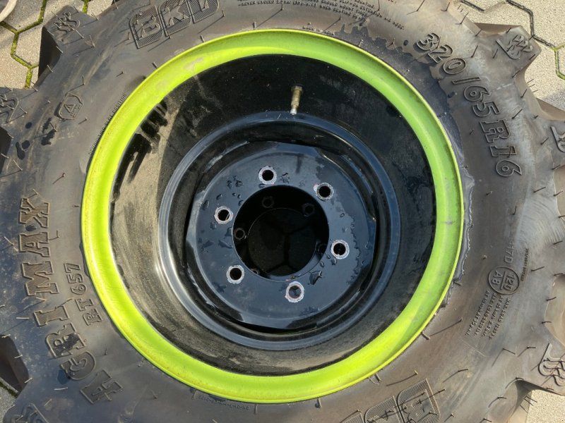 BKT 320/65R16