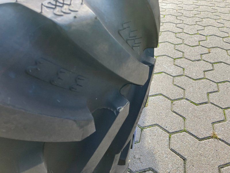 BKT 320/65R16
