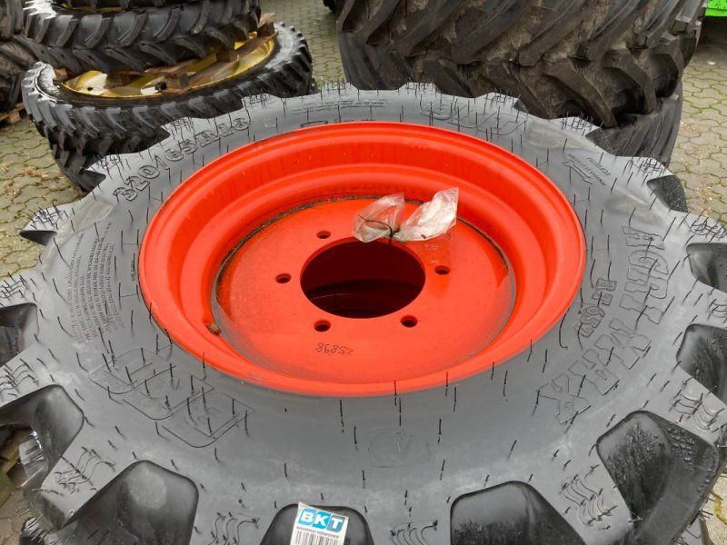 BKT 320/65R18 Mitas 440/70R28