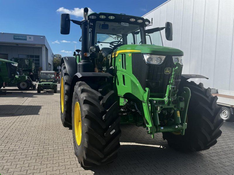 John Deere 6R 215