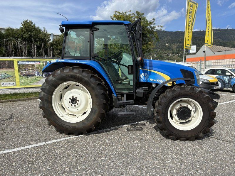 New Holland T5050