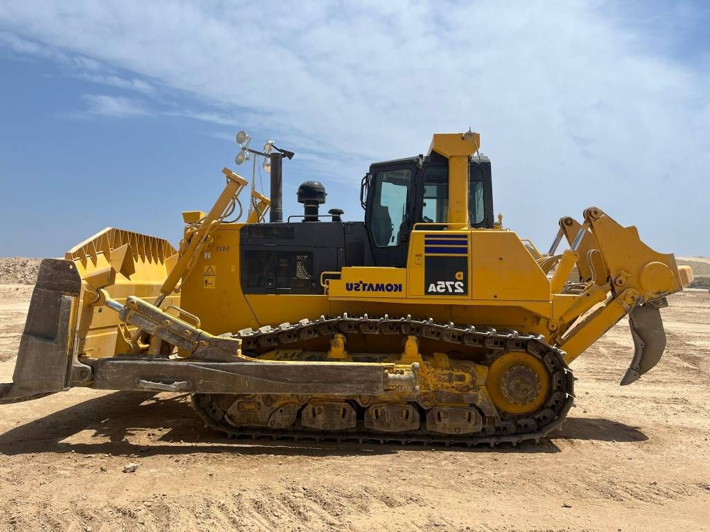 Komatsu D275A-5R (EXW - Abu Dhabi)