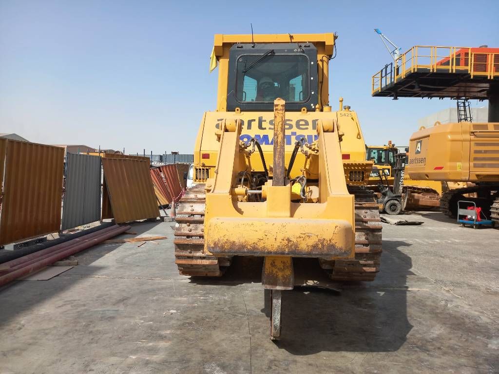 Komatsu D275A-5R (EXW - Abu Dhabi)