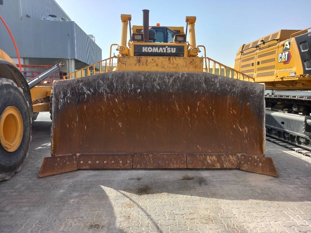 Komatsu D275A-5R (EXW - Abu Dhabi)