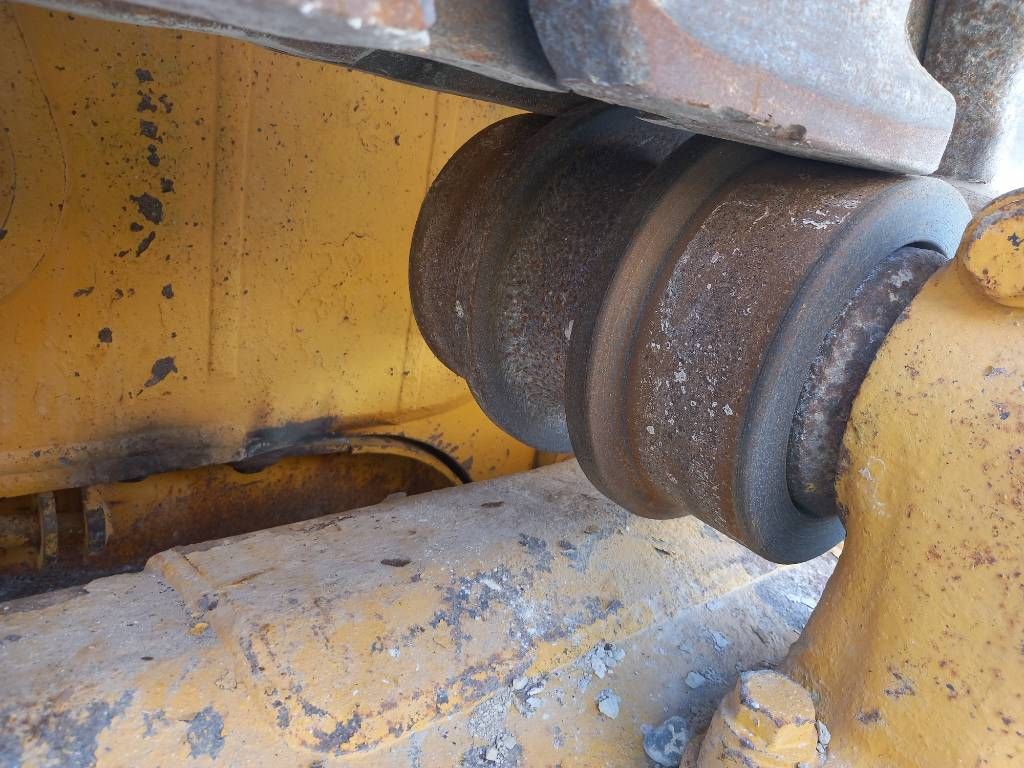 Komatsu D275A-5R (EXW - Abu Dhabi)