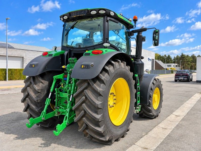 2018 John Deere 6230R All-Wheel-Drive Tractor