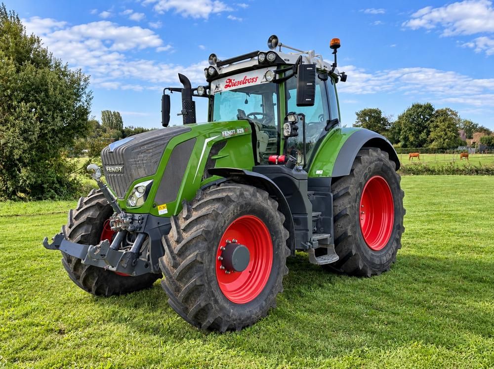 2018 Fendt 828 Vario Four-Wheel-Drive Tractor