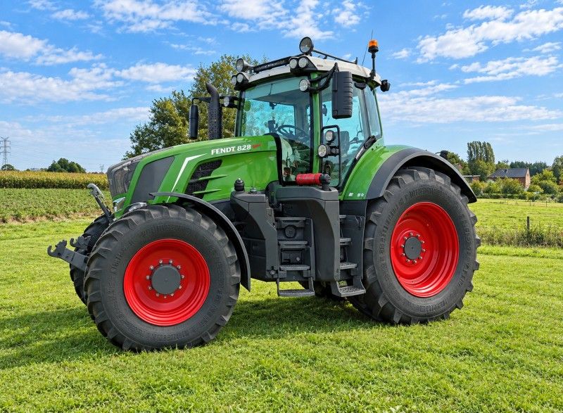 2018 Fendt 828 Vario Four-Wheel-Drive Tractor