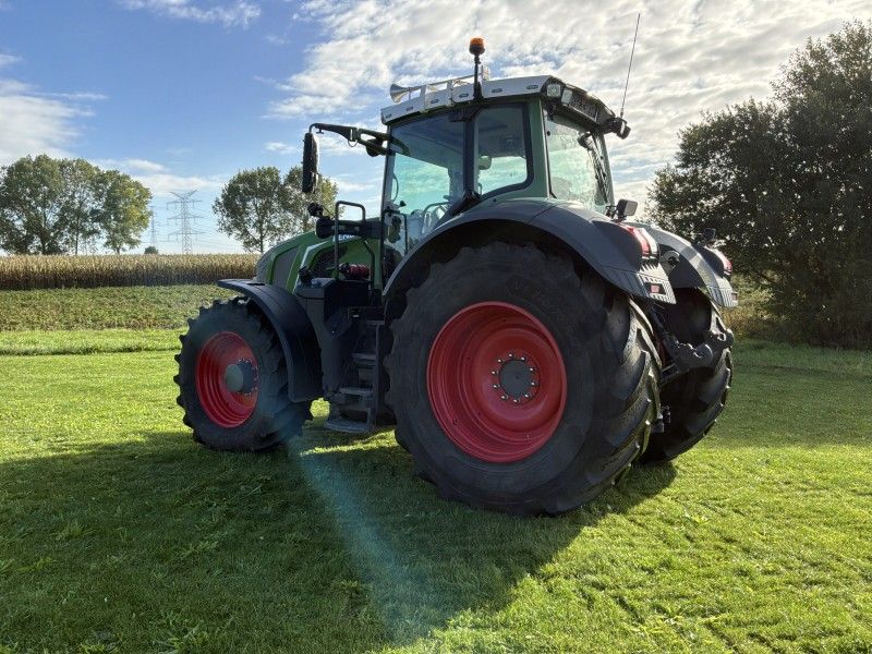 2018 Fendt 828 Vario Four-Wheel-Drive Tractor