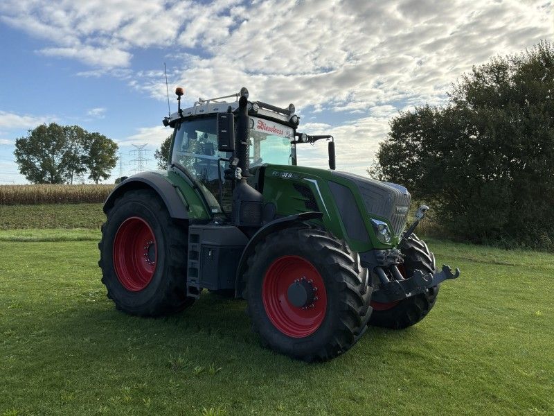 2018 Fendt 828 Vario Four-Wheel-Drive Tractor